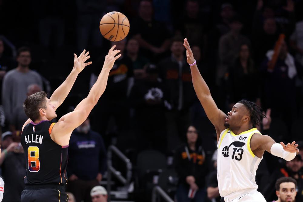 12战11胜将超哈登功绩：火箭官方赞3将 格林里程碑 最强阵露雏形.